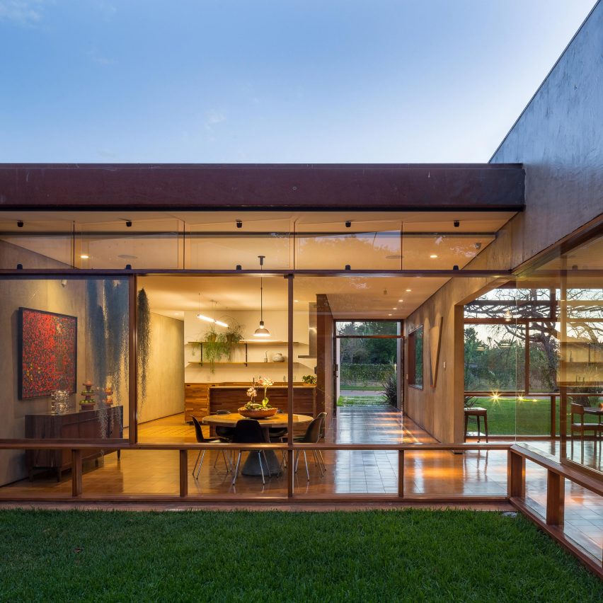 house-28-in-brasilia-equipe-lamas-architecture-residential-brazil_dezeen_2364_sq2