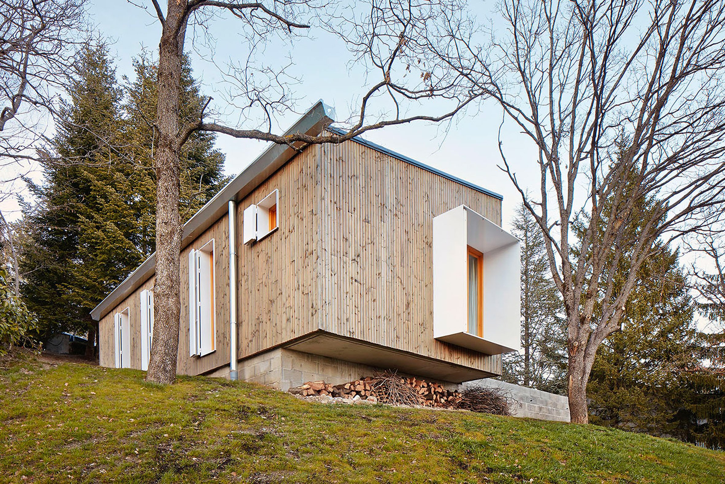 prefab-cottage-pyrenees-marc-mogas-architecture-residential_dezeen_2364_col_3