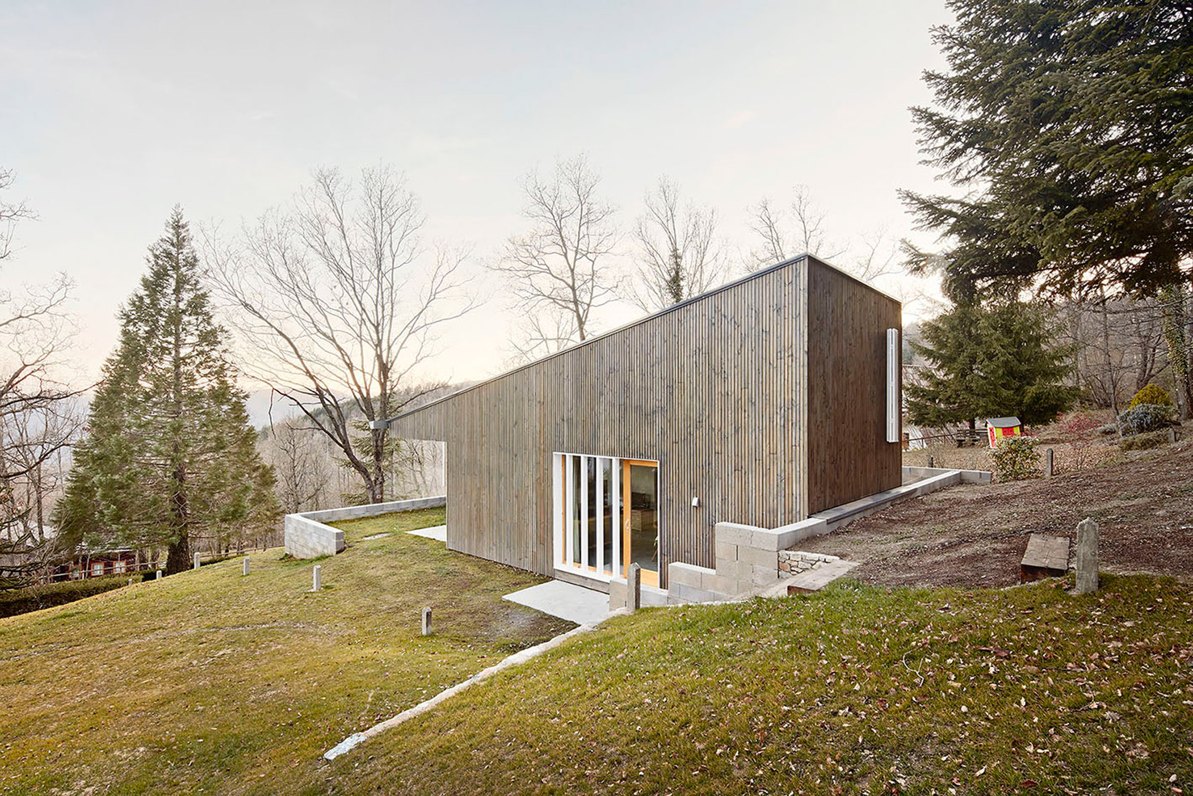 prefab-cottage-pyrenees-marc-mogas-architecture-residential_dezeen_2364_col_5