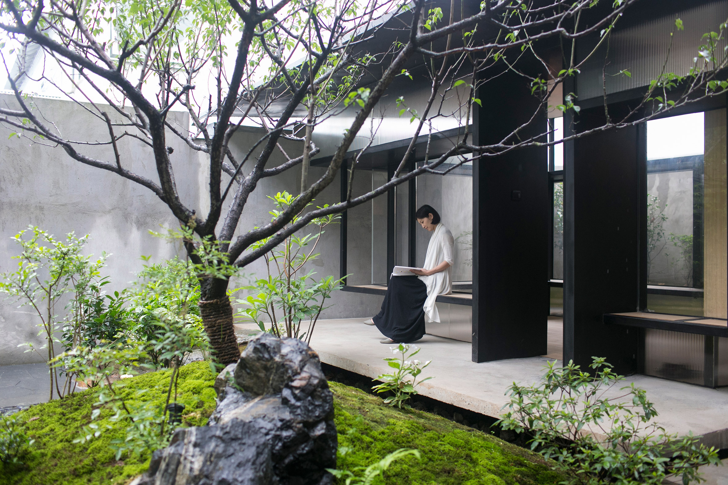 Tea House in Li Garden by Deshaus Atelier