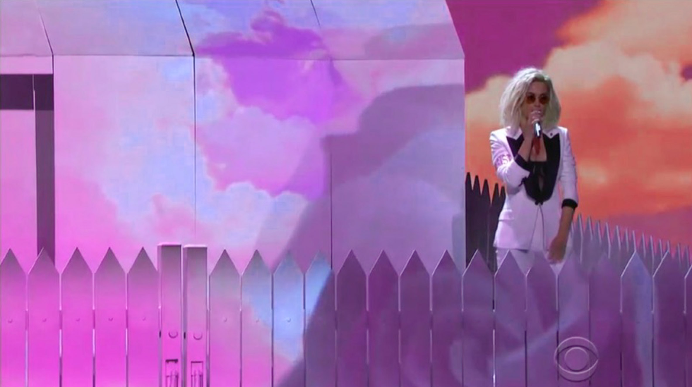 Es Devlin turned a picket fence into Trump's wall for Katy Perry's Grammys  show