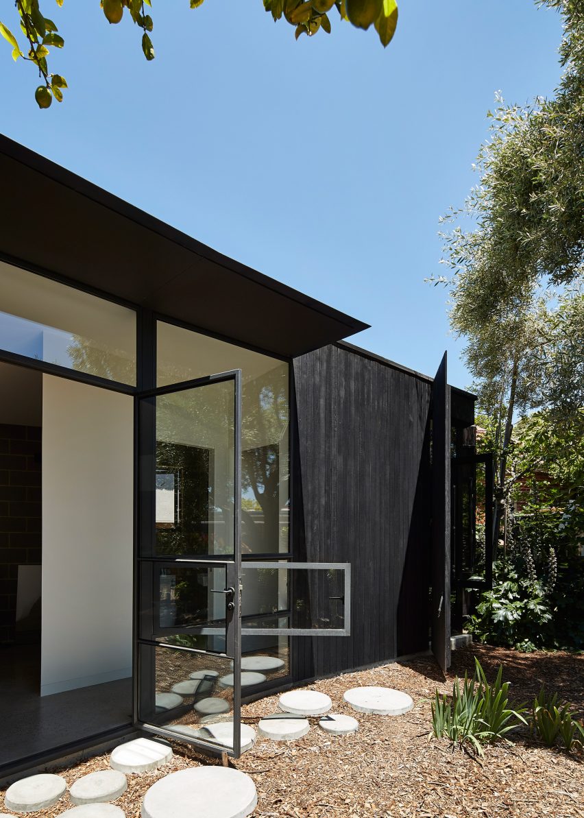 House in Melbourne by Bloxas Architecture
