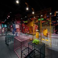 Themed shopping areas appeal to women with different clothing tastes in Hangzhou store