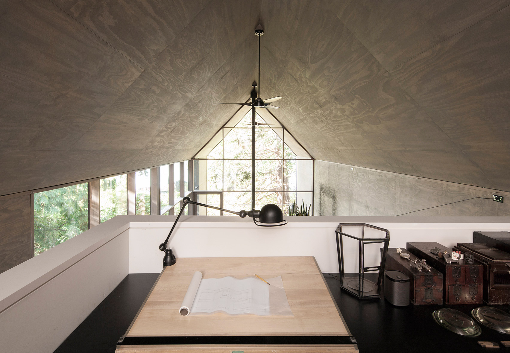 Desk overlooking entry - Junsei House Suyama Peterson Deguchi