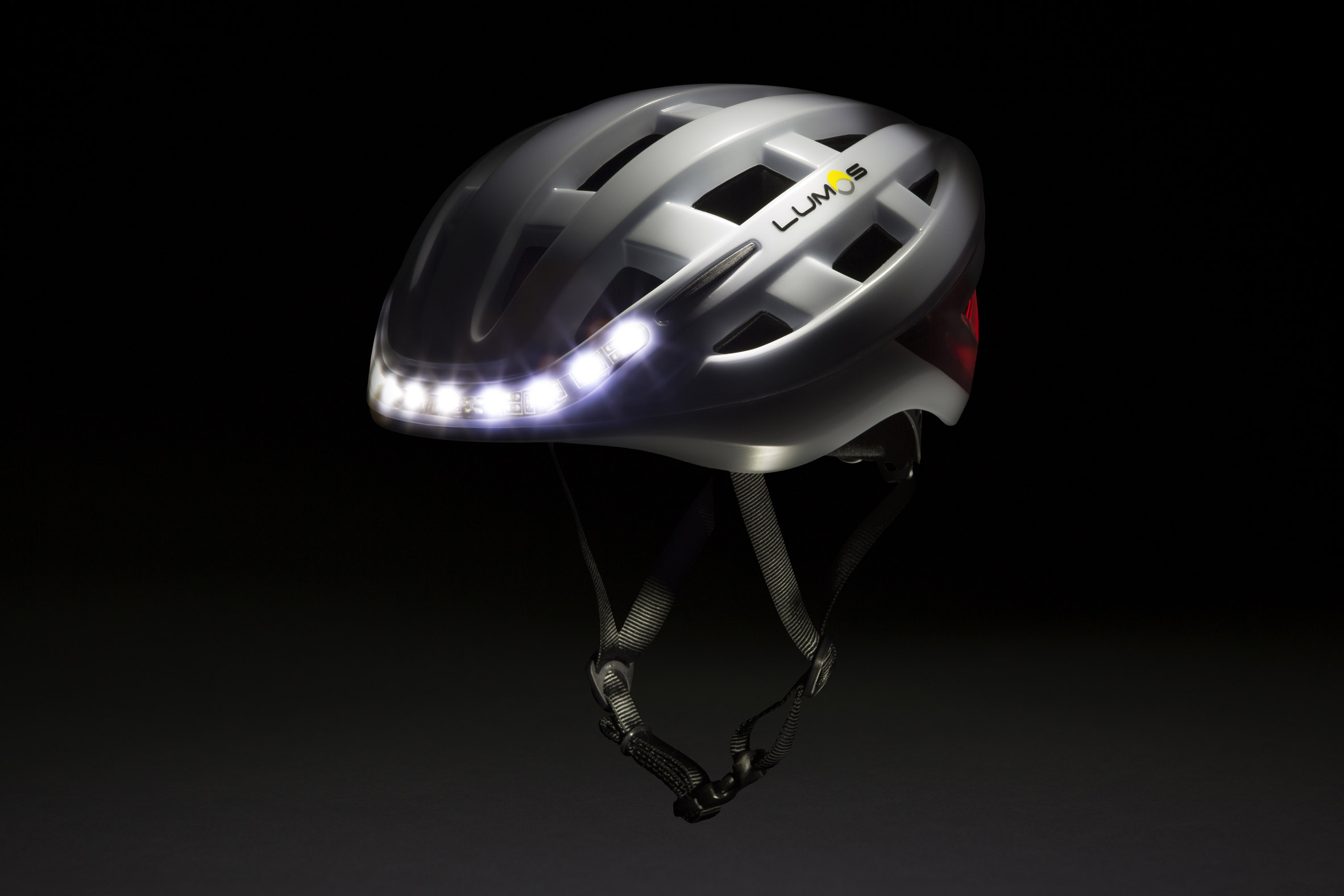Lumos Smart Bike Helmet Incorporates Brake Lights And Indicators