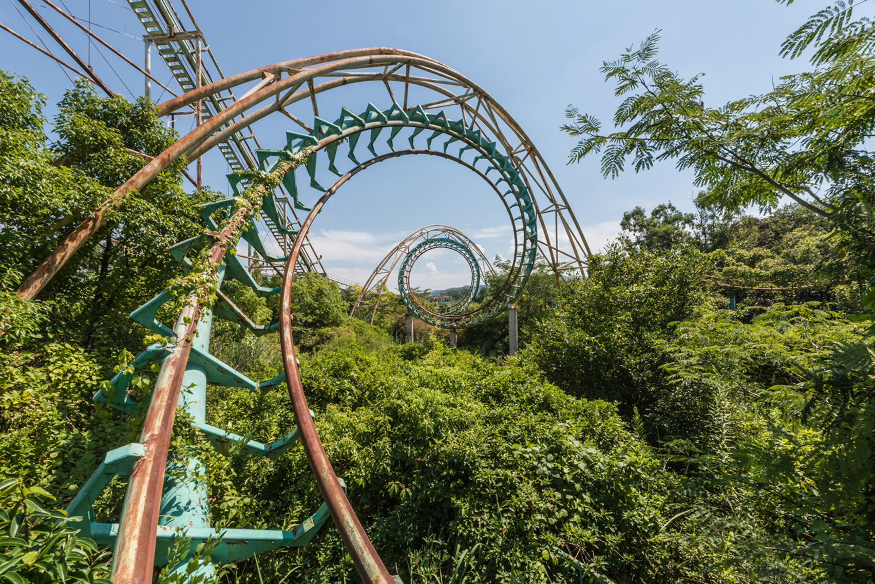 Deserted Japanese theme park photographed just before demolition