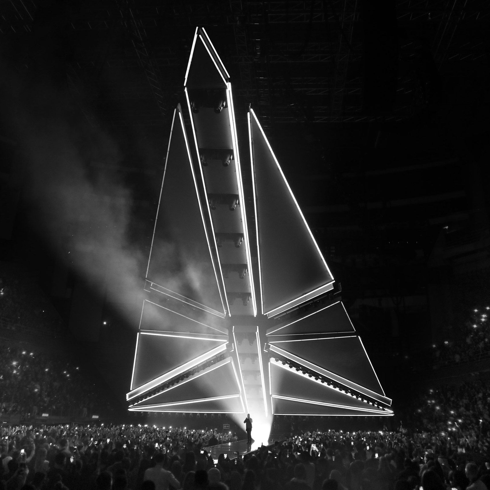 Secret 7'' on X: Es Devlin has created stage sculptures in collaboration  with Beyoncé, Kanye West, U2, Jay-Z, Lorde, Adele and The Weeknd. She also  designed the London Olympic closing ceremony and