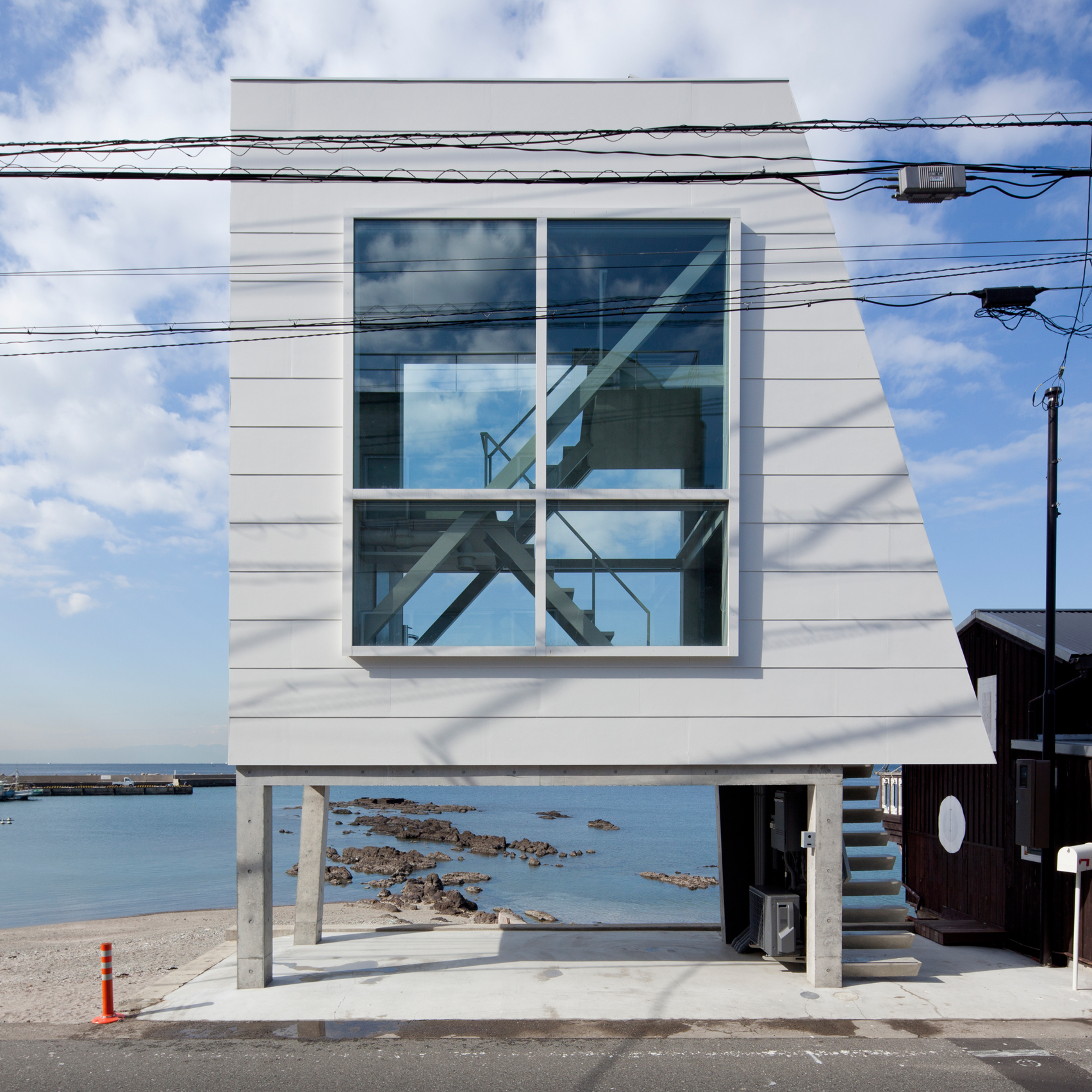 Window House by Yasutaka Yoshimura