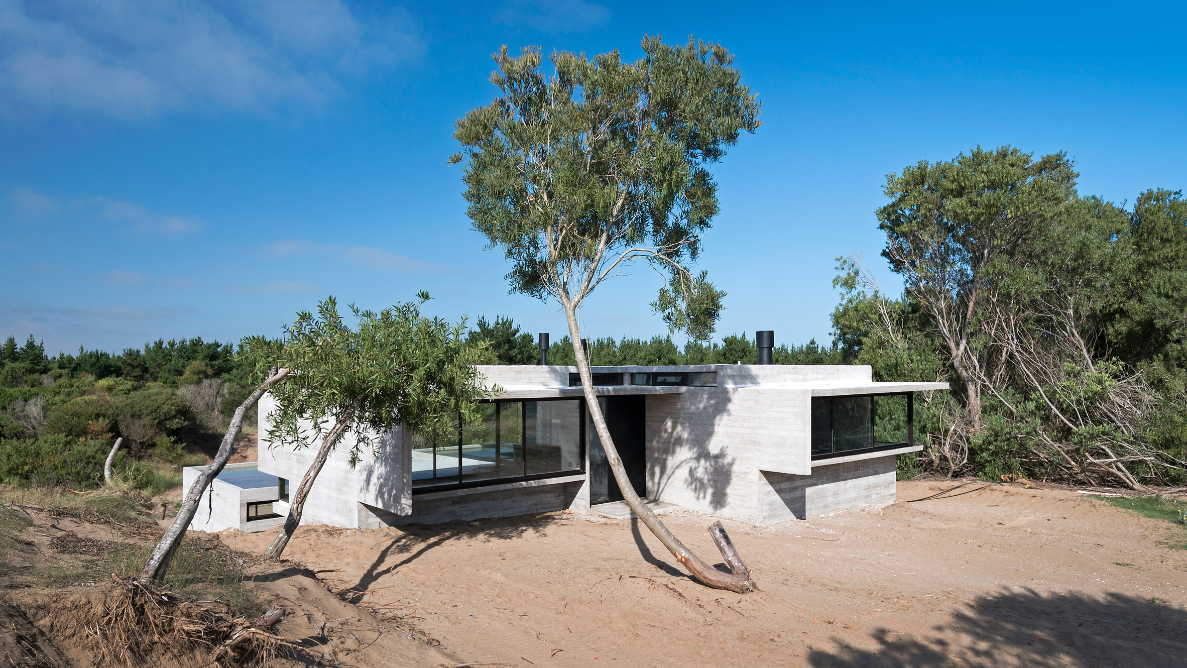 House in the Dune by Luciano Kruk arquitectos