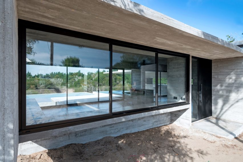 House in the Dune by Luciano Kruk arquitectos