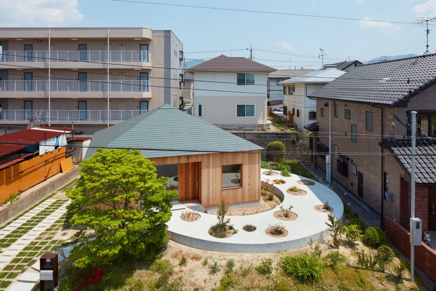 House in Mukainada by FujiwaraMuro architects