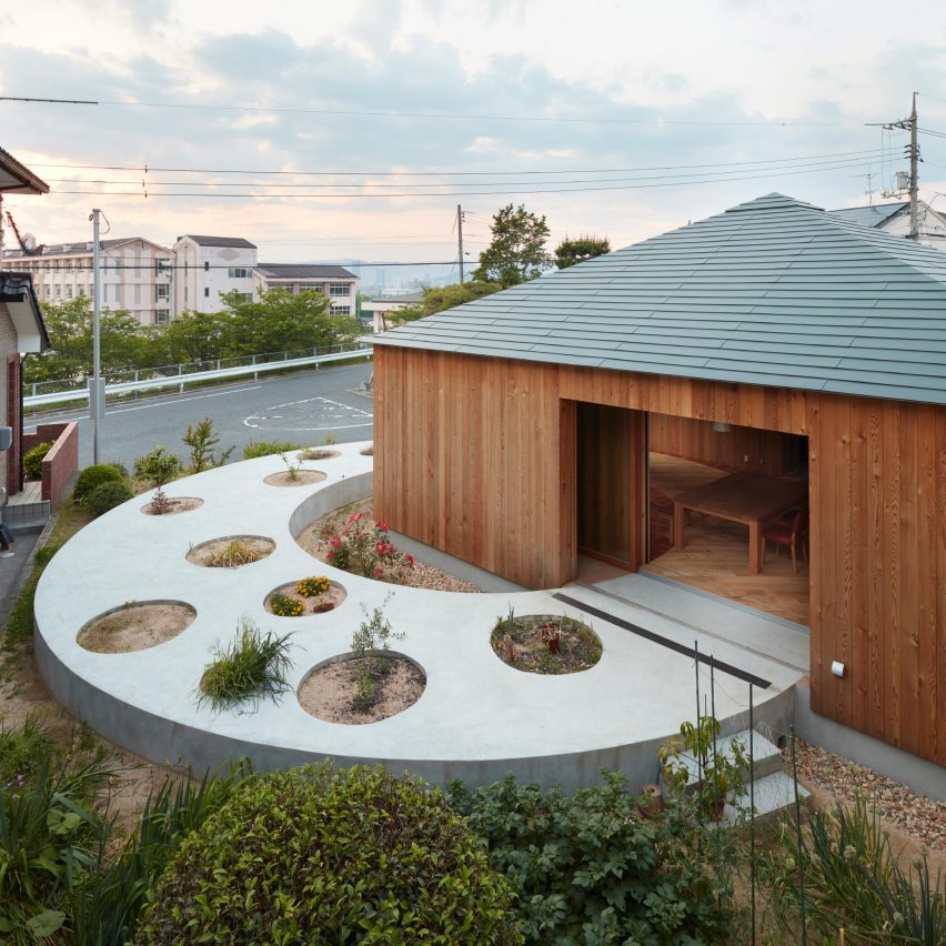 House in Mukainada by FujiwaraMuro architects