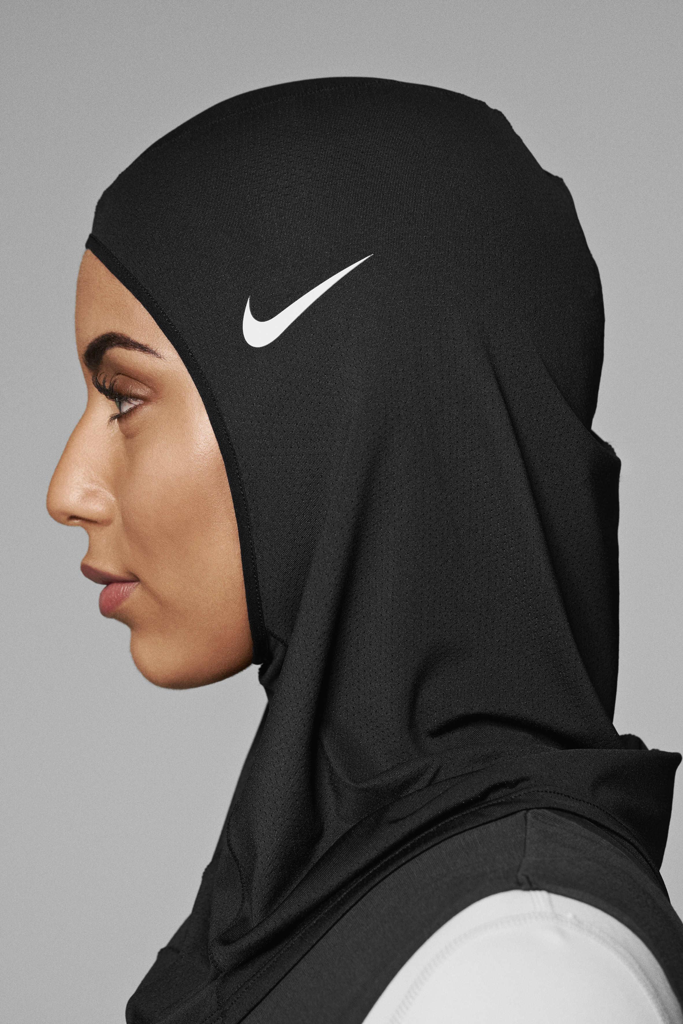 Мусульманский спортивный. Хиджаб Nike Pro 1. Хиджаб найк. Паранджа найк. Буркини найк.