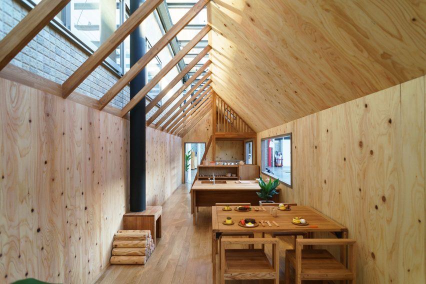 Small house for kids by Hibinosekkei