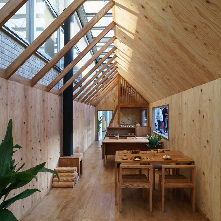 Small house for kids by Hibinosekkei