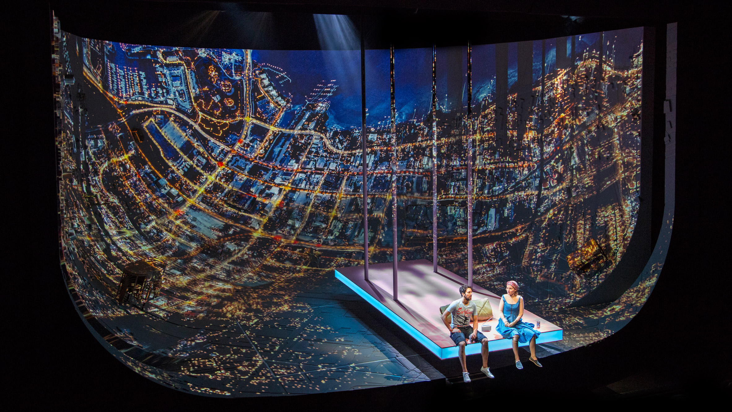 Es Devlin creates bowl-shaped set as backdrop for virtual reality-themed  play