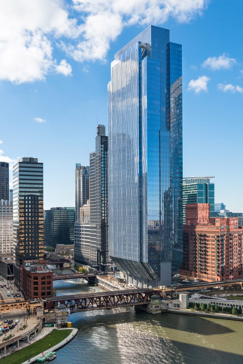150 North Riverside Office Tower by Goettsch Partners