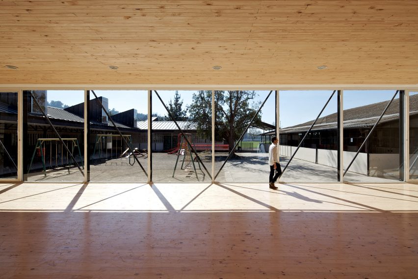 Jean Mermoz School and Pavilion by Guillermo Hevia García and Nicolás Urzúa Soler