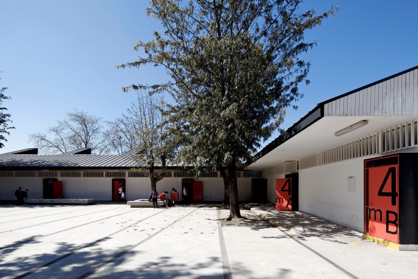 Jean Mermoz School and Pavilion by Guillermo Hevia García and Nicolás Urzúa Soler