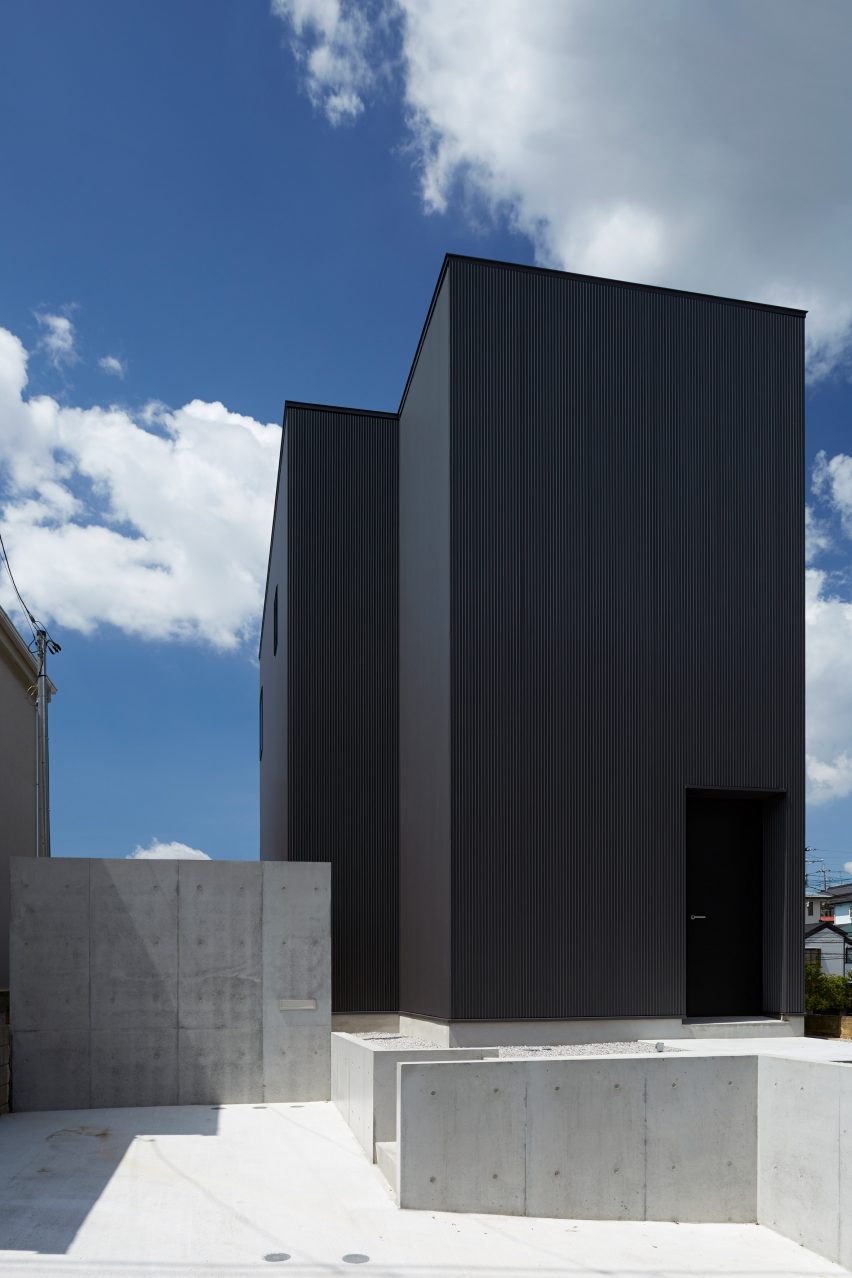 Black box house by TakaTina