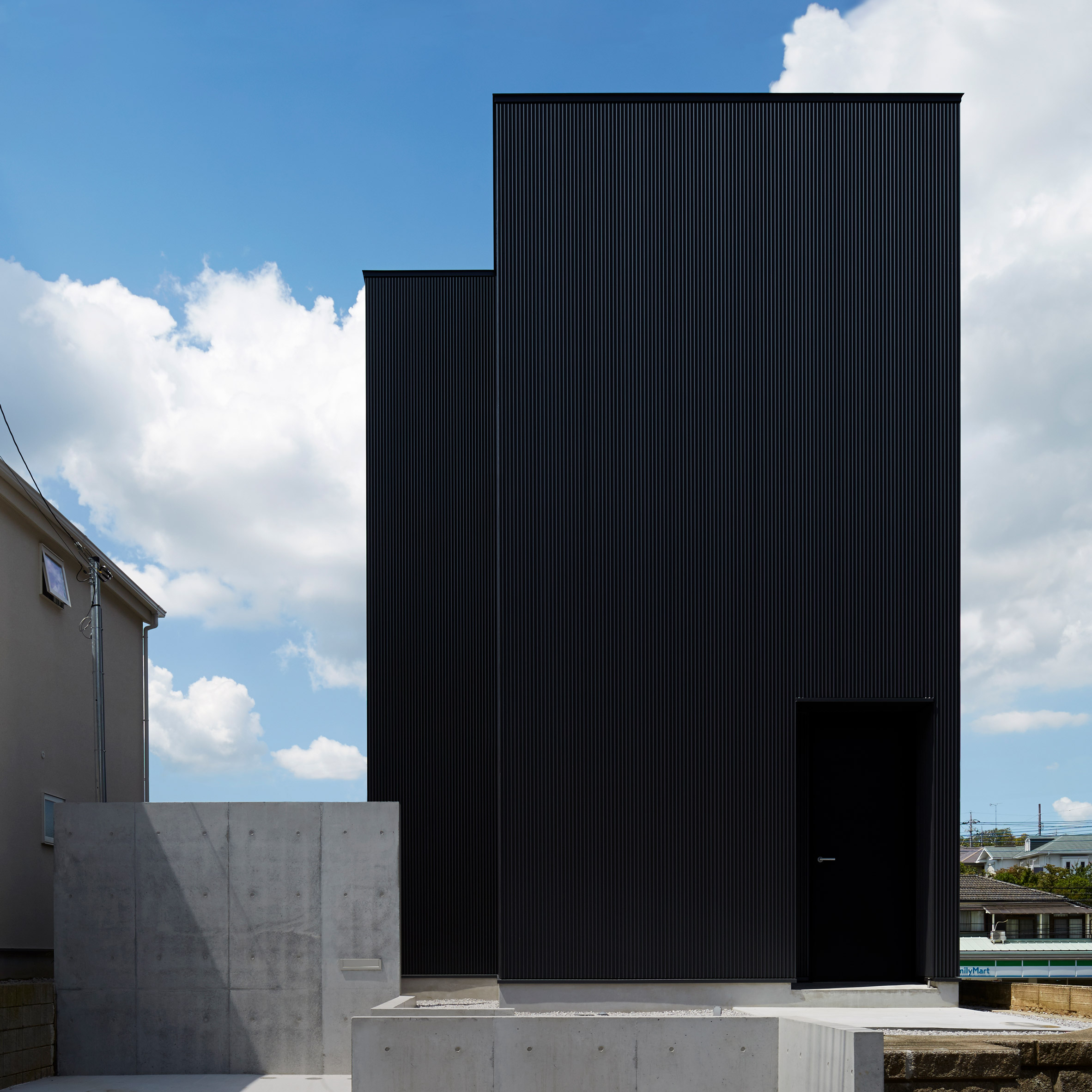 Japanese houses: Black Box House by TakaTina