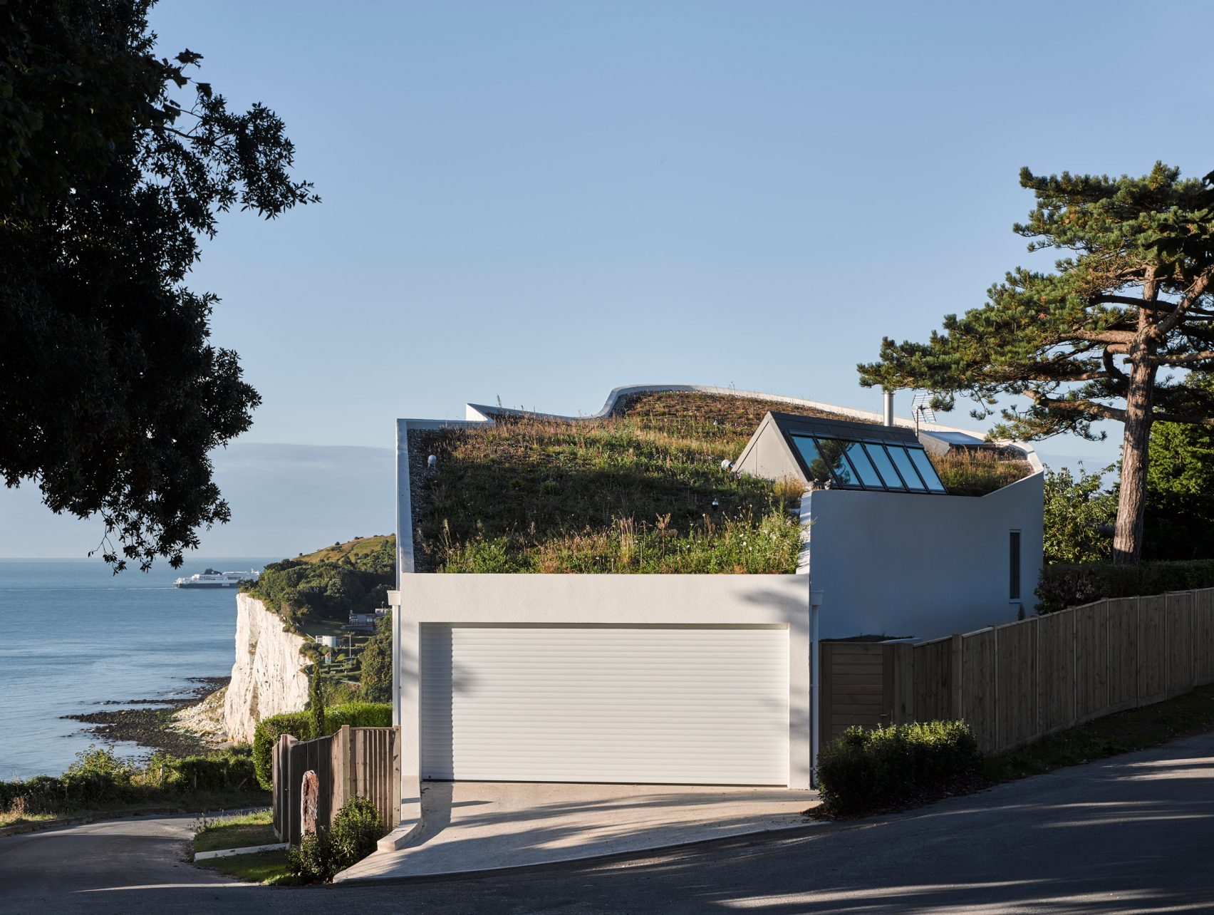 Tonkin Liu Perches Castle Like Residence On Dovers White Cliffs