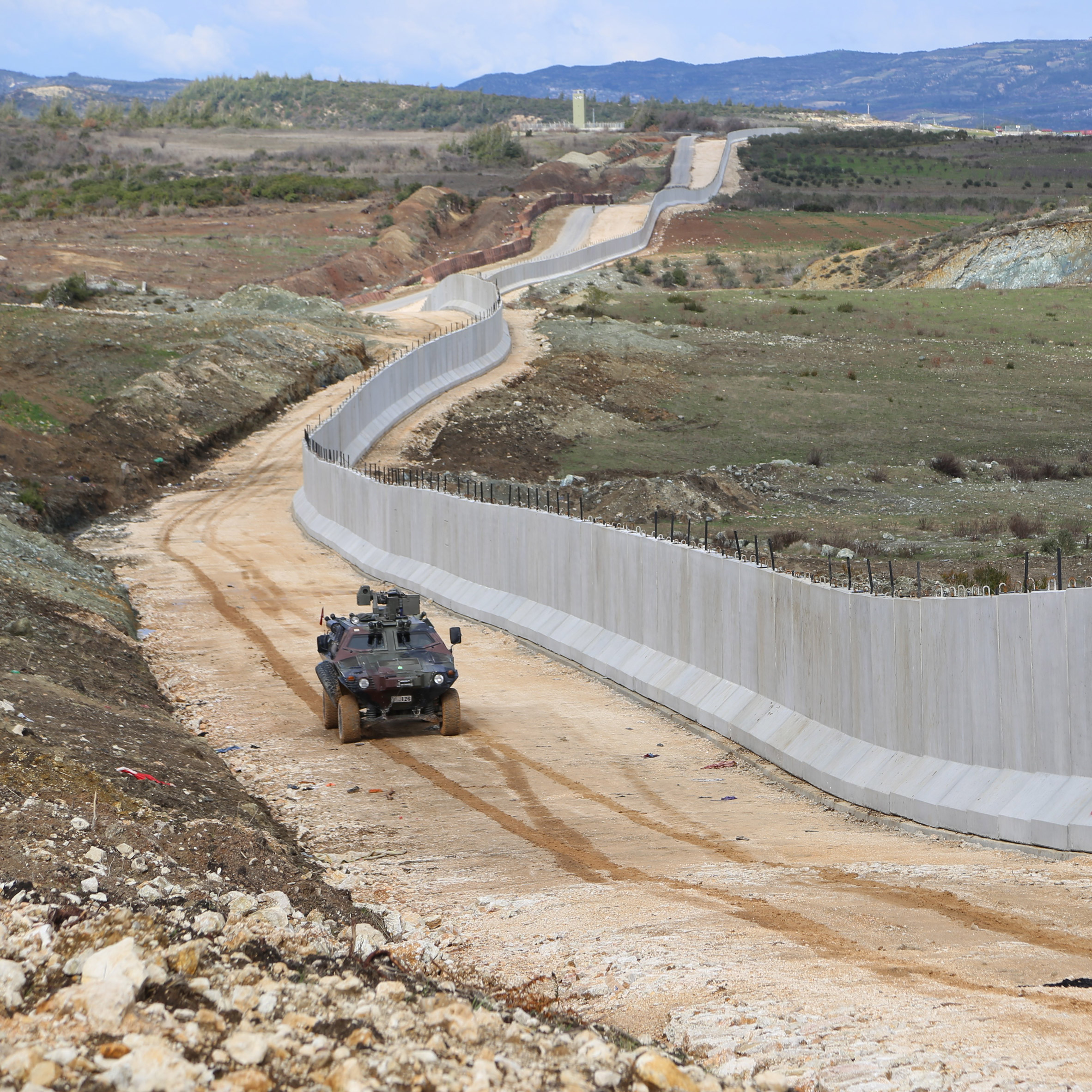 påske forsigtigt ønske Turkey completes first phase of 900km wall along Syrian border