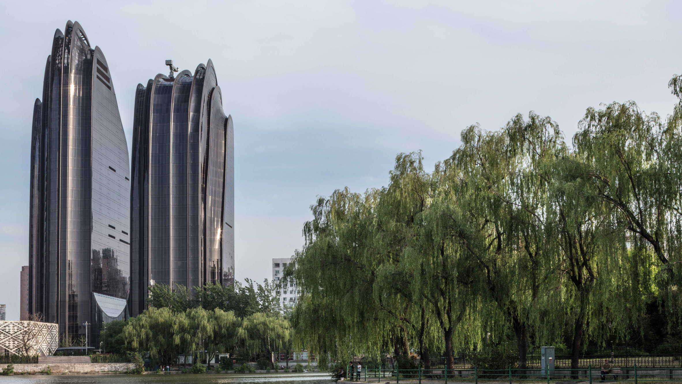 Образ здания. Многофункциональный комплекс Chaoyang Park Plaza, Китай. Чаоян Пекин. Beijing Central Park Plaza. Seogyo XI West Valley Complex skyscraper.