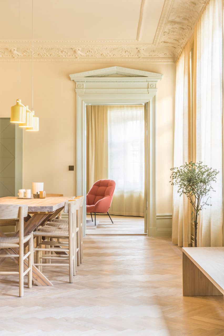 Ten sunny interiors that employ the Color of the Yr 2023
