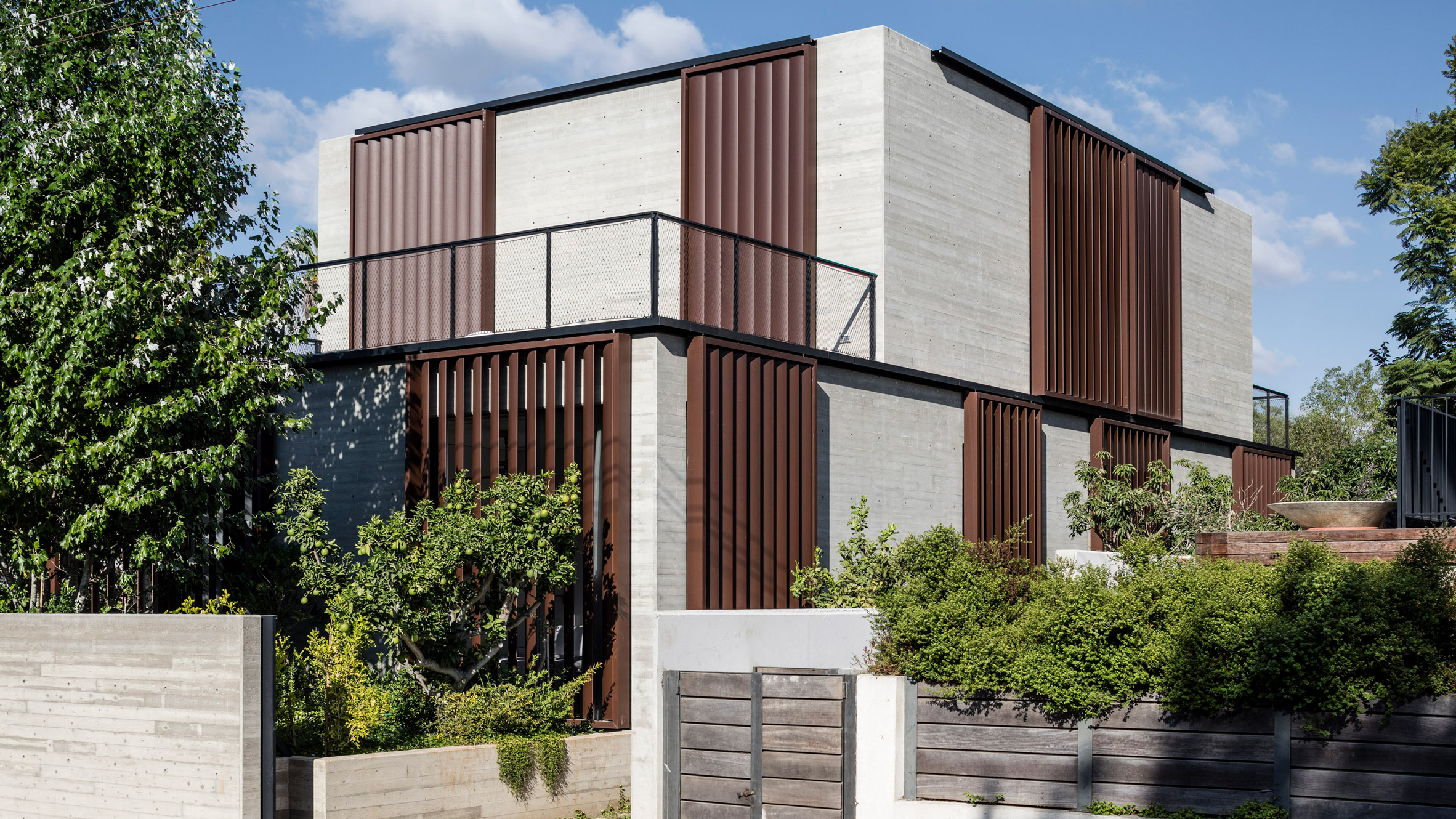 Box-framed louvres shade board-marked concrete house in Tel Aviv - Vimarsana News