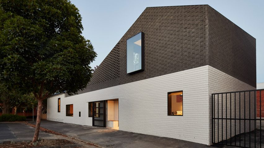 Perimeter House by Make Architecture