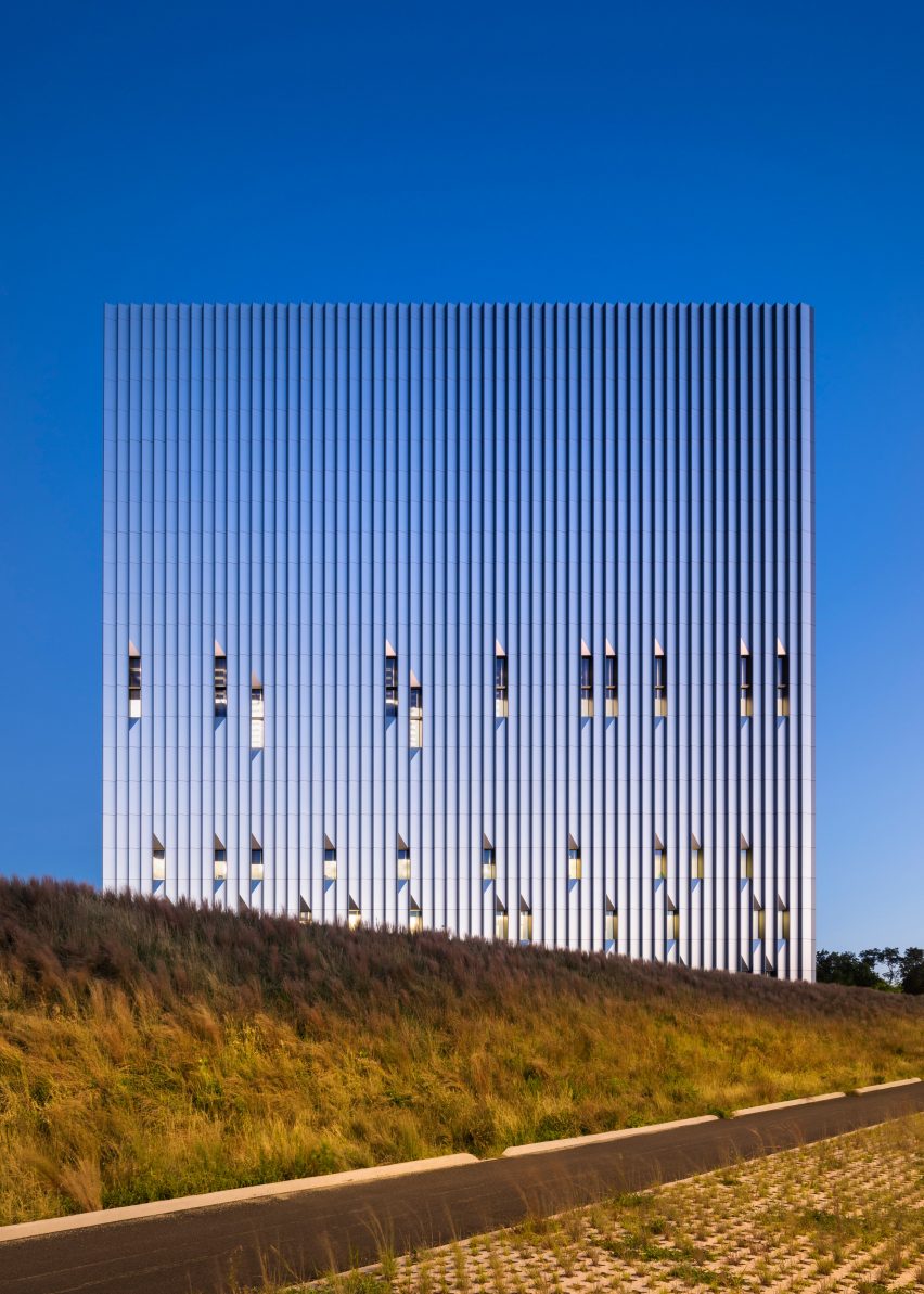 Public Safety Answering Center II by SOM 