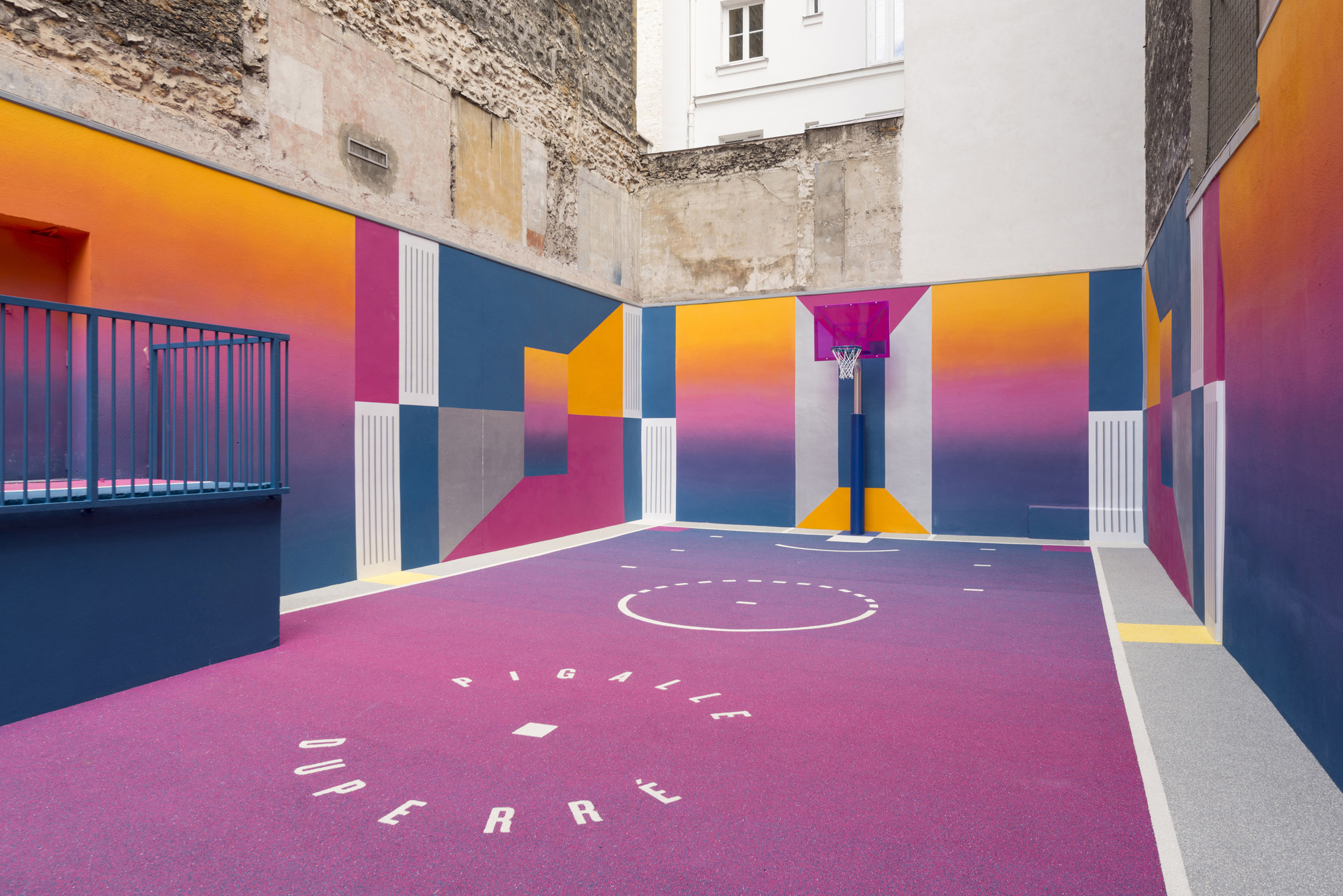 Polar Domar accesorios Colourful Paris basketball court updated with new hues