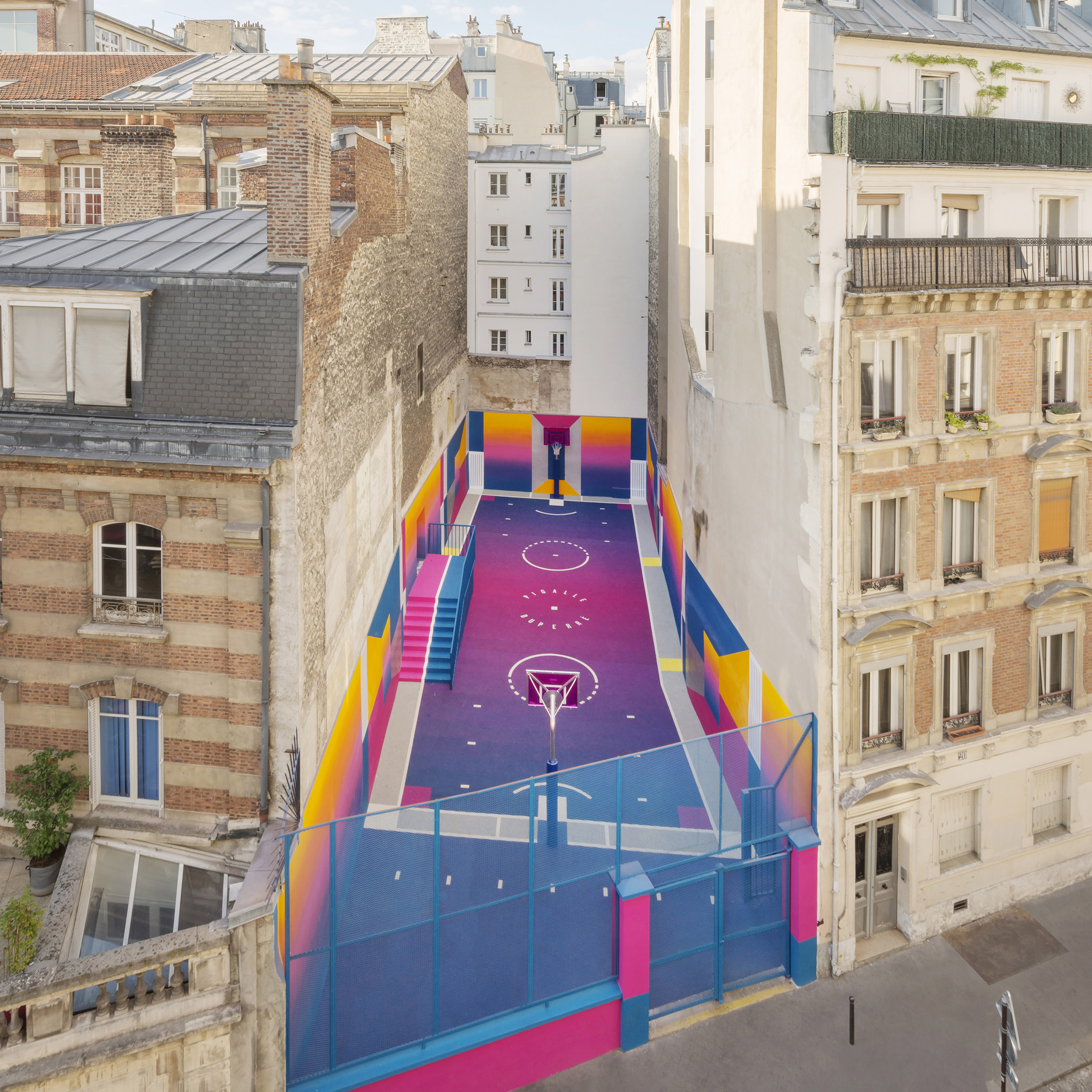 posibilidad Vandalir Uluru Colourful Paris basketball court updated with new hues