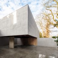 Guard Tillman Pollock slots modernist-styled Holm House behind Highgate residence