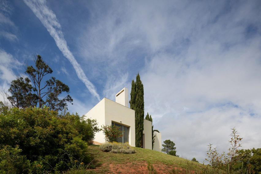 House in the Sierra de Arrábida by Eduardo Souto de Moura