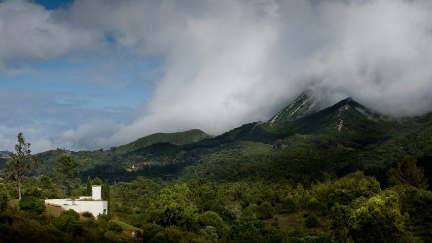 House in the Sierra de Arrábida by Eduardo Souto de Moura