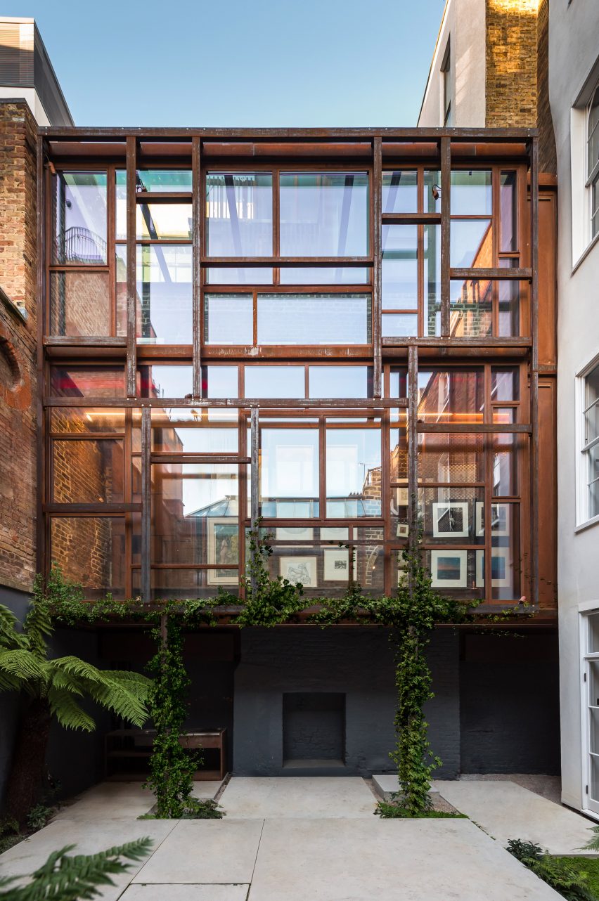 Residential extension: The Layered Gallery, London, by Gianni Botsford Architects