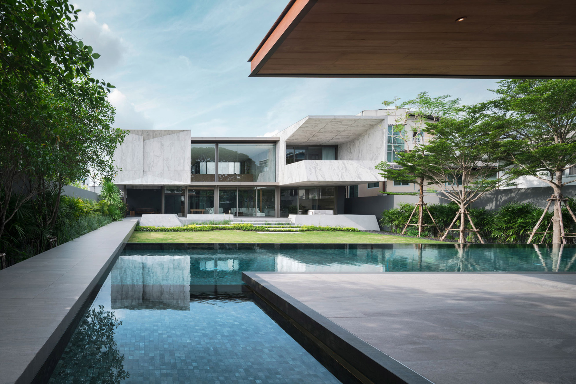 Openbox Architects tops Bangkok house with "monolithic piece of marble sculpture"