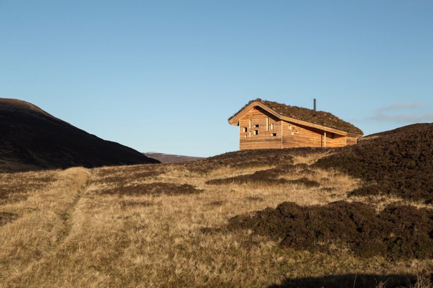 Modernist highland hut by Moxon Architects
