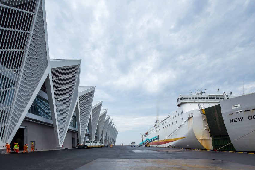 Qingdao Cruise Terminal by Mozhao Studio