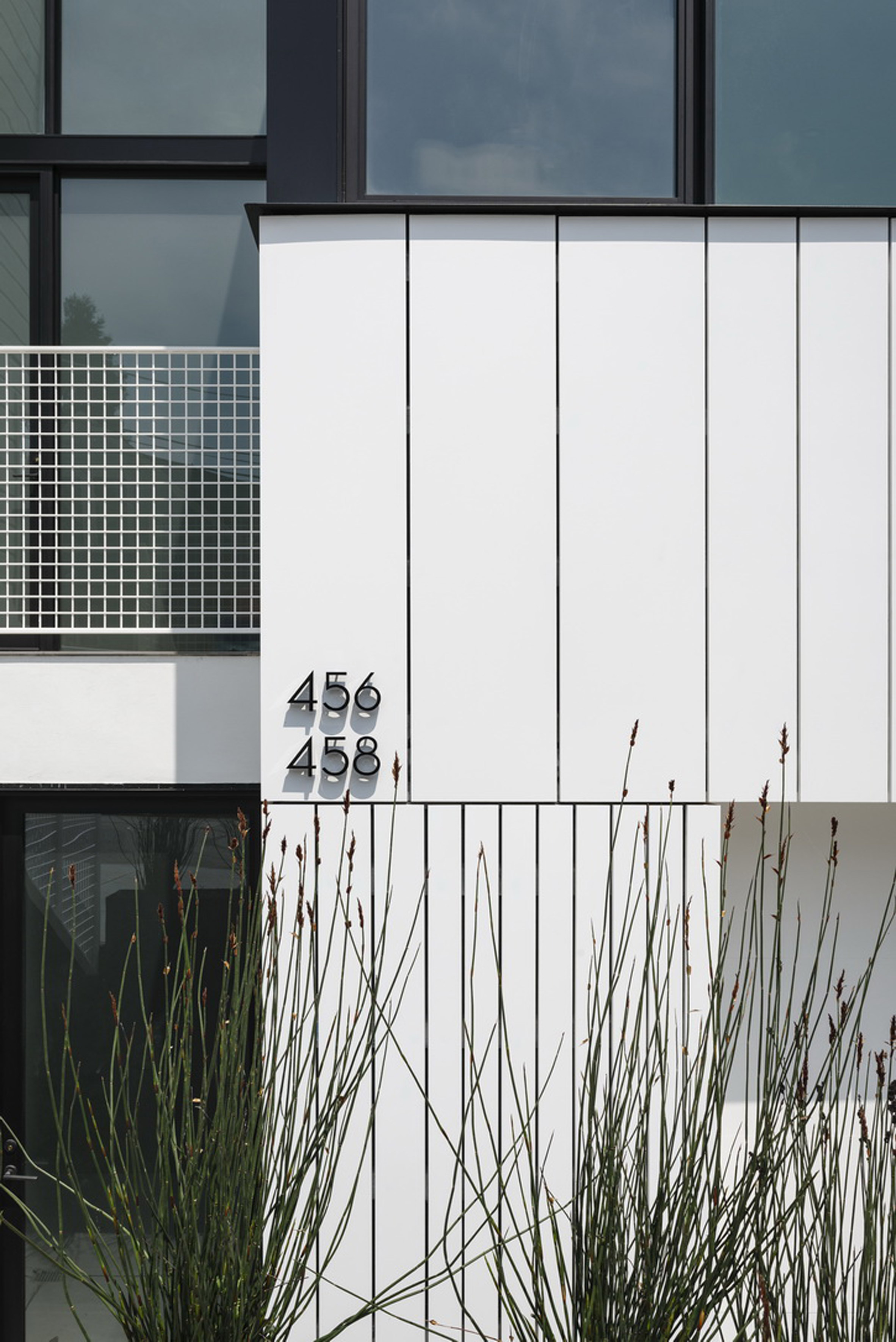 Edmonds + Lee creates white Switchback House for sloped street in San Francisco