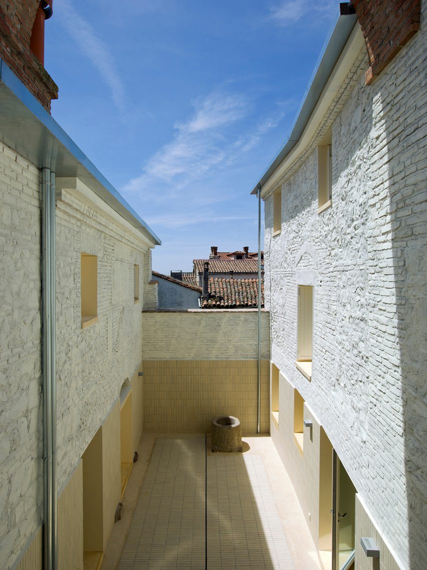 Two Houses in Oropesa by Paredes Pedrosa Arquitectos