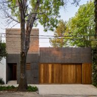 DCPP arranges dark-walled Mexico City house around two courtyards
