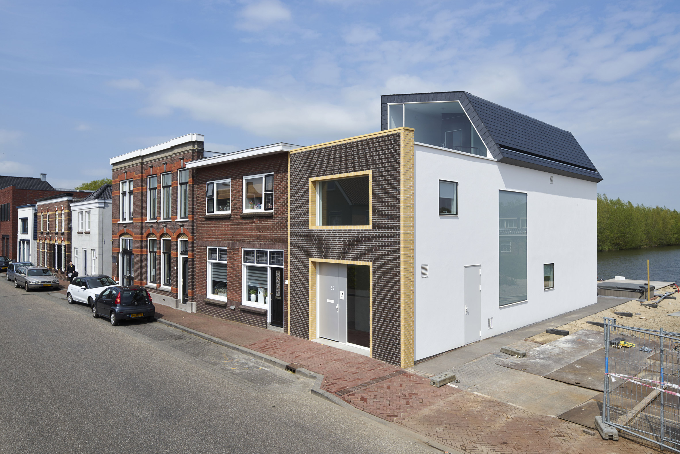 Ruud Visser Architects designs House Meerkerk on traditional Dutch street