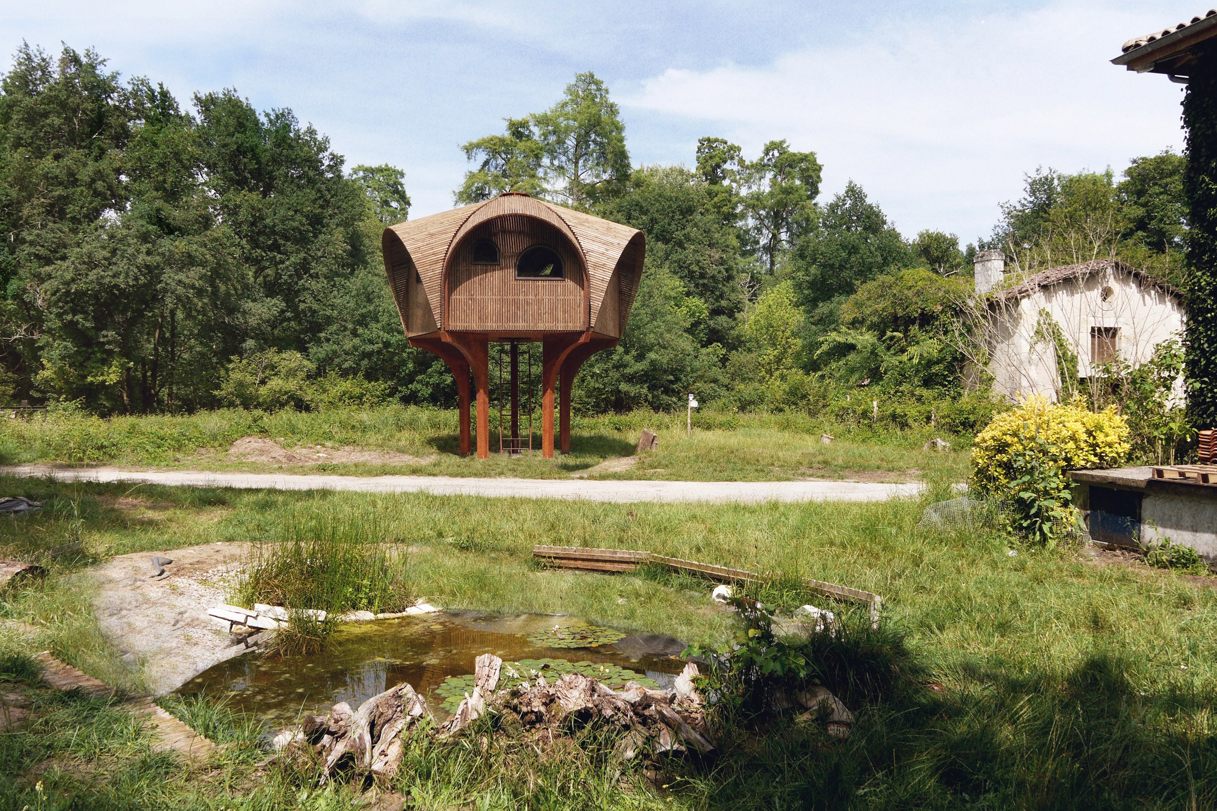 Studio Weave design a hiking shelter called Le Haut Perché