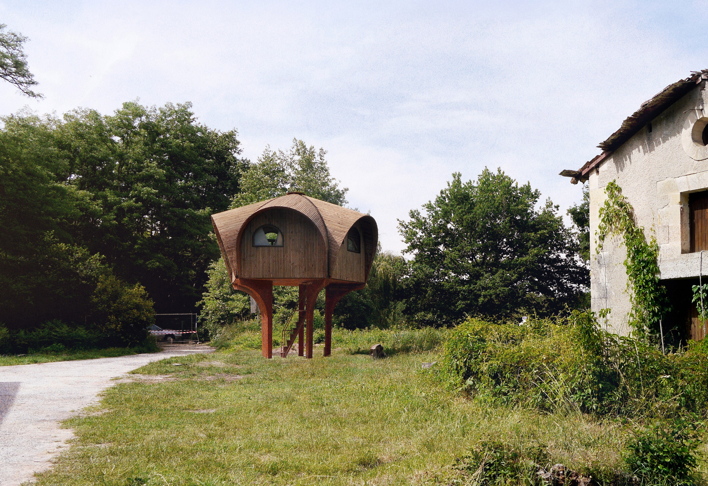 Studio Weave design a hiking shelter called Le Haut Perché