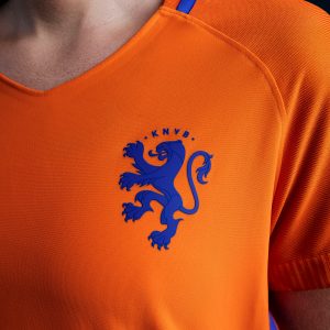 Lion crest on Dutch national football kits has sex change for women's team