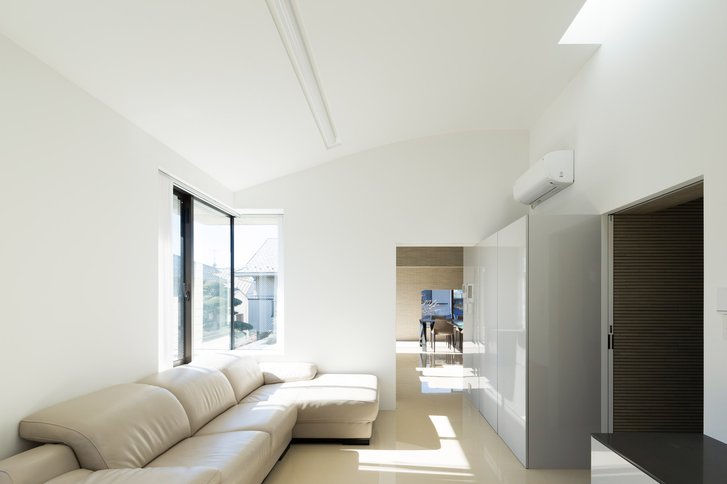 Trim House by Apollo Architects and Associates