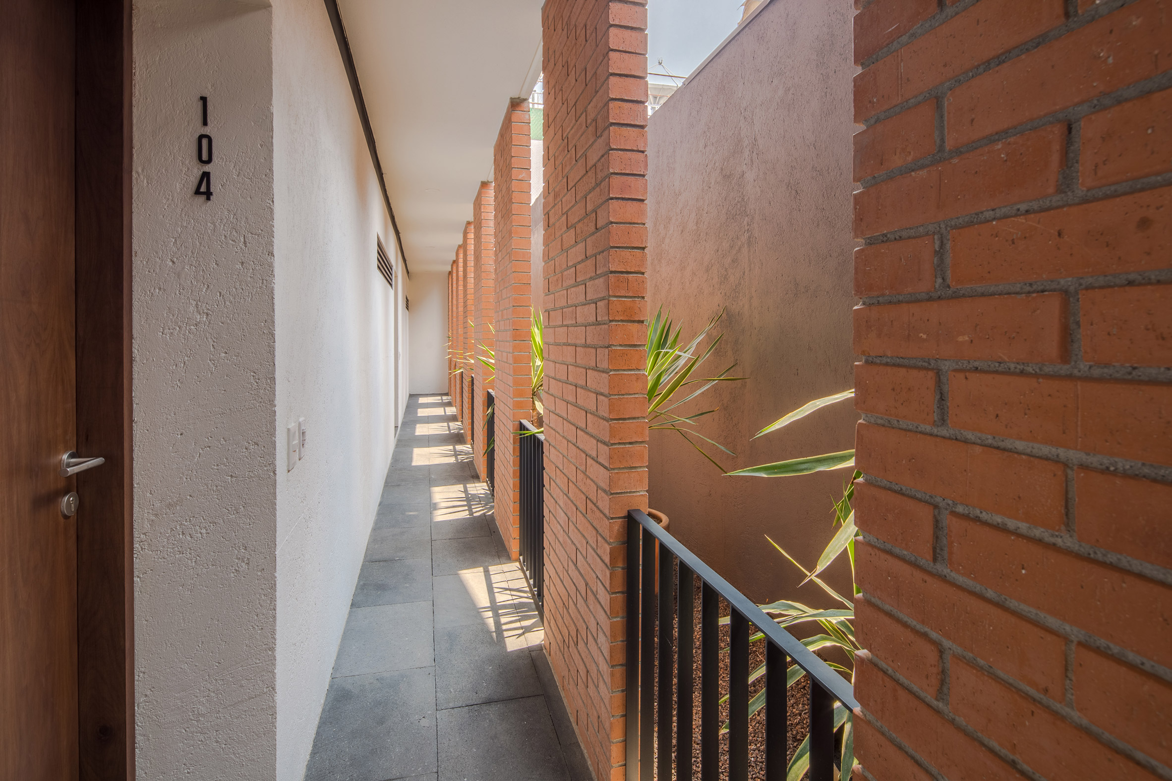 Emiliano Zapata 167 by HGR Arquitectos